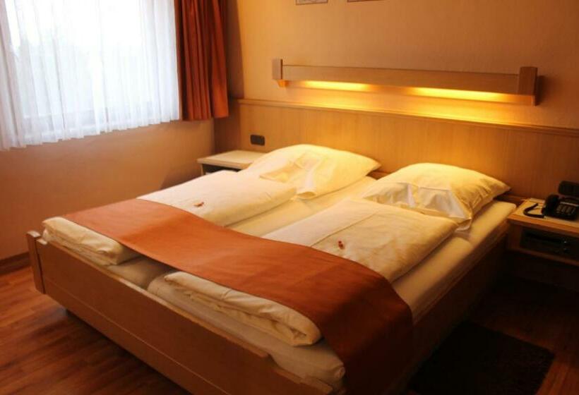 חדר סטנדרט לשלושה, Rothenburger Hof