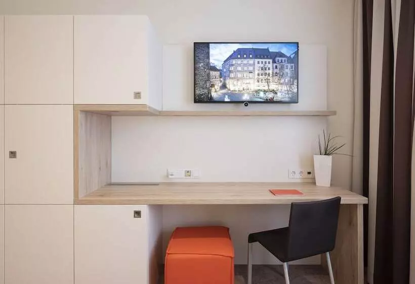 اتاق کلاس بیزنس, Victoria Nürnberg