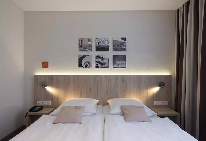 اتاق کلاس بیزنس, Victoria Nürnberg
