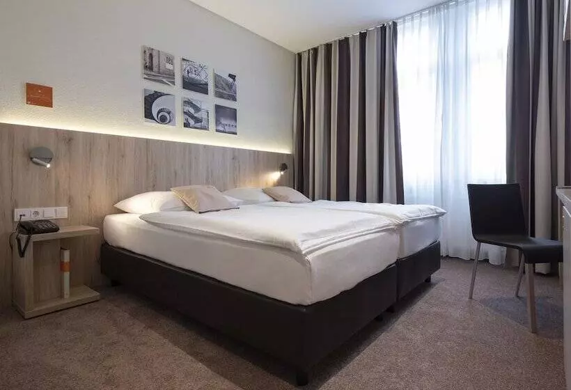 اتاق کلاس بیزنس, Victoria Nürnberg