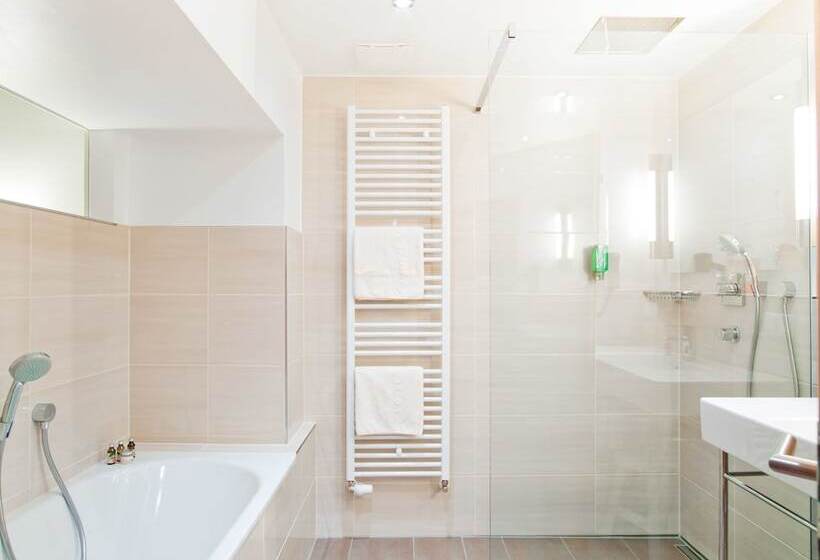 סוויטת ג'וניור, Victoria Nürnberg