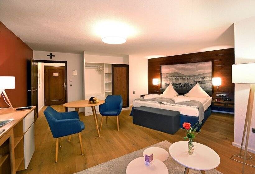 Полулюкс, & Weinhaus Anker