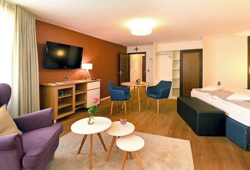 Полулюкс, & Weinhaus Anker