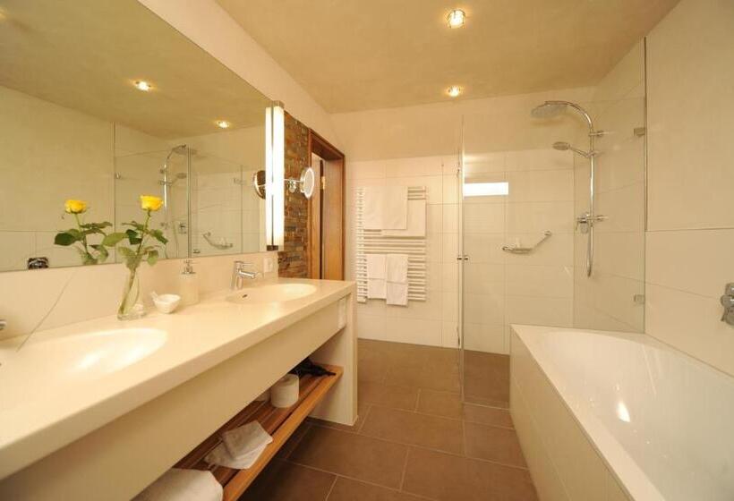 Полулюкс, & Weinhaus Anker