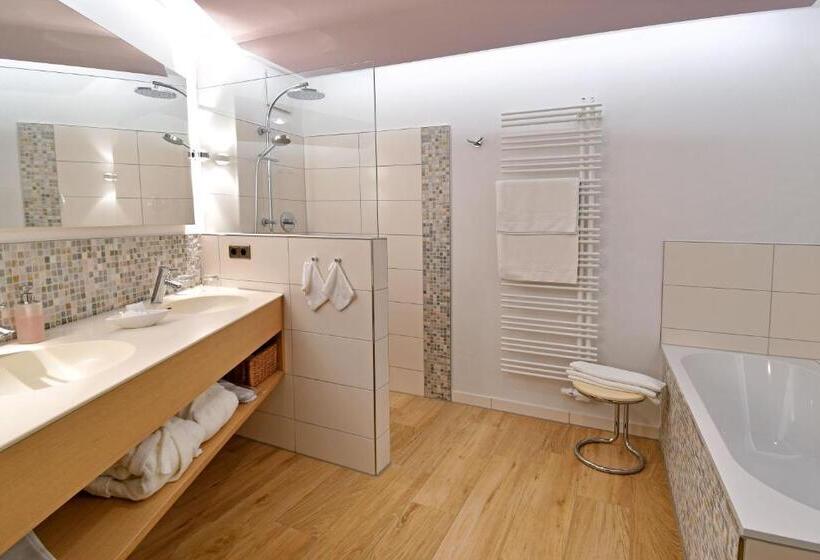 Полулюкс, & Weinhaus Anker