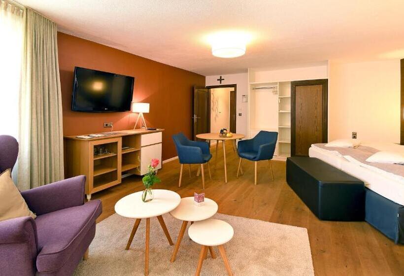 Полулюкс, & Weinhaus Anker