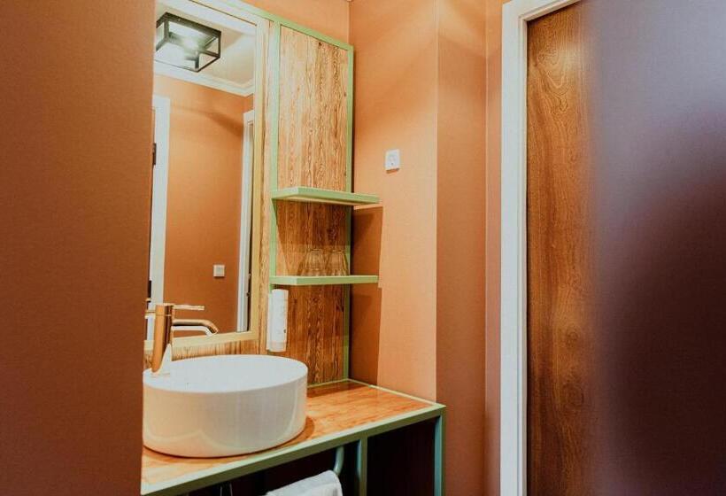 Quarto Basic, Hafnia