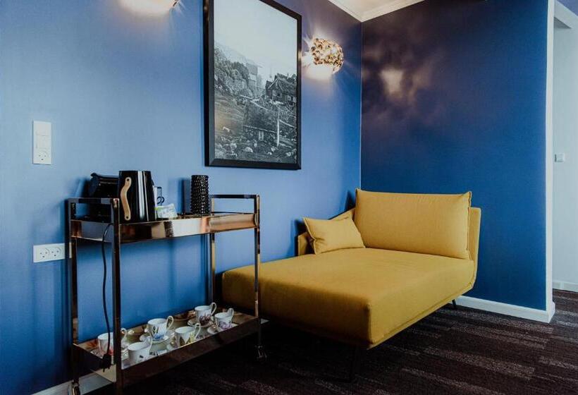 سوییت لوکس, Hafnia