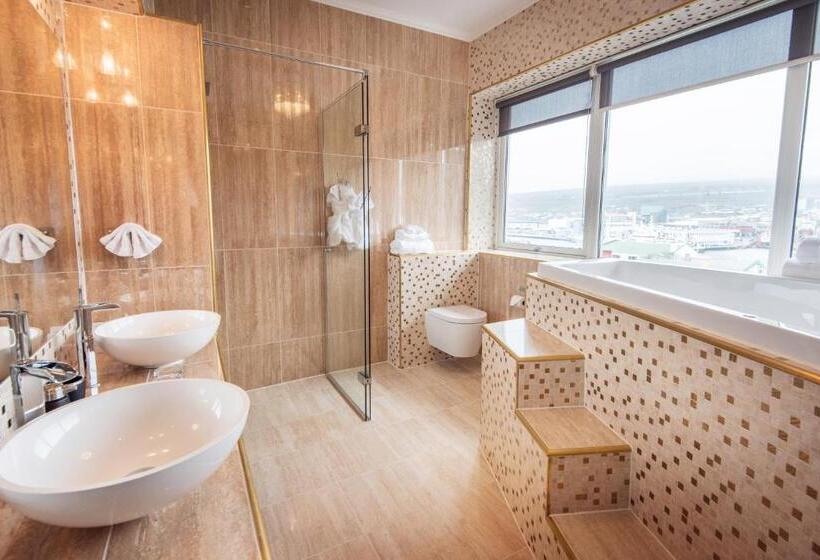 سوییت لوکس, Hafnia