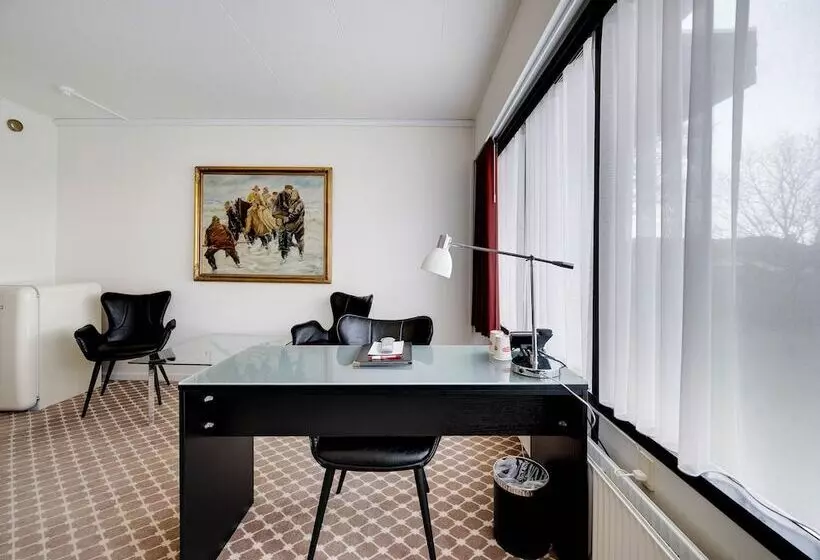 Superior Room, Kryb I Ly Kro
