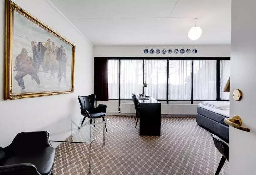 Superior Room, Kryb I Ly Kro