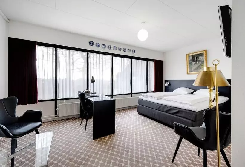 Superior Room, Kryb I Ly Kro