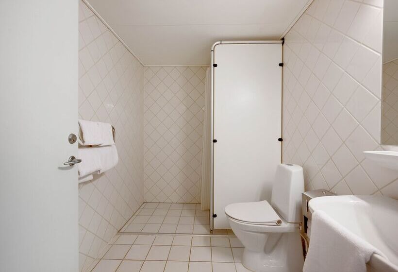 غرفة عائلية, Kryb I Ly Kro