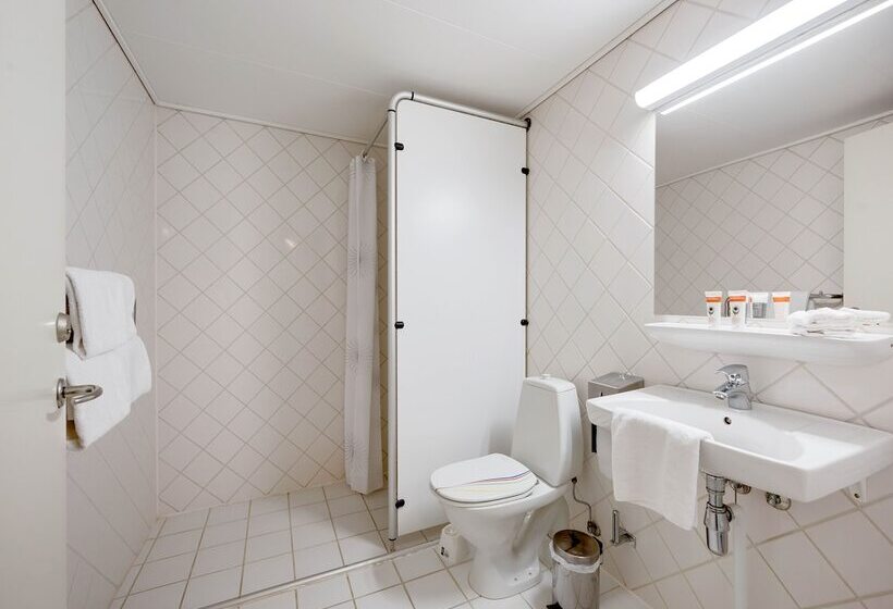 غرفة عائلية, Kryb I Ly Kro