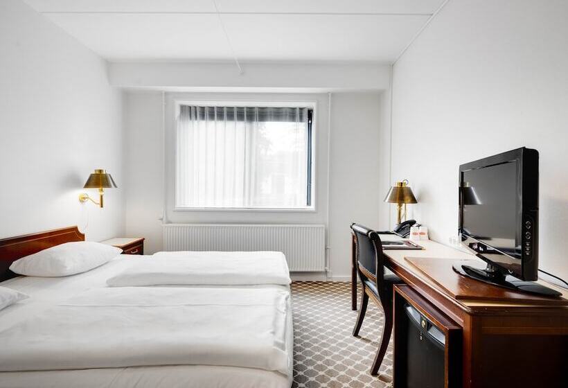 غرفة عائلية, Kryb I Ly Kro