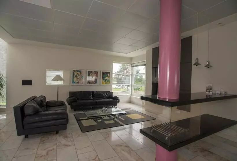 Studio Standard, Norden