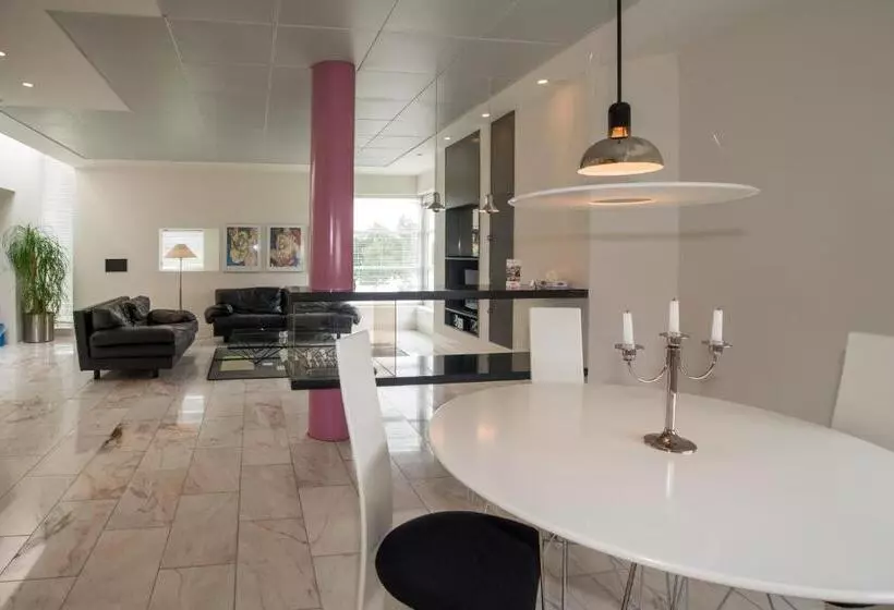 Studio Standard, Norden