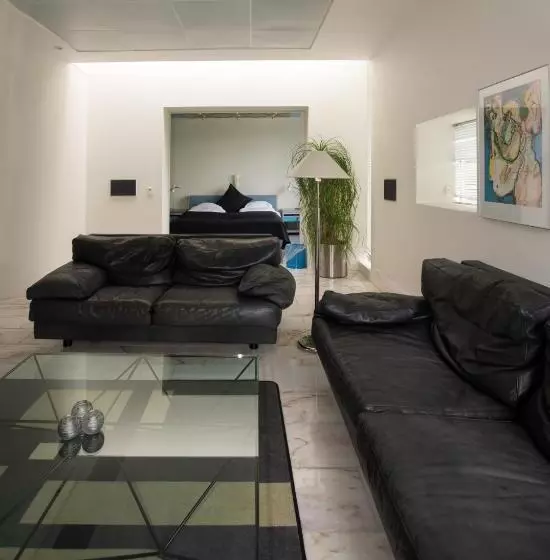 Studio Standard, Norden