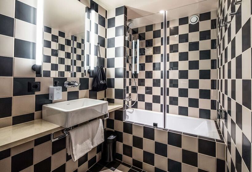 标准间, Scandic Falkoner