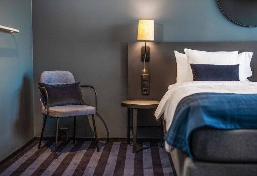 家庭间, Scandic Falkoner