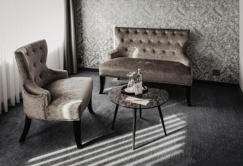 סוויטת ג'וניור, Schwarzer Adler Stendal