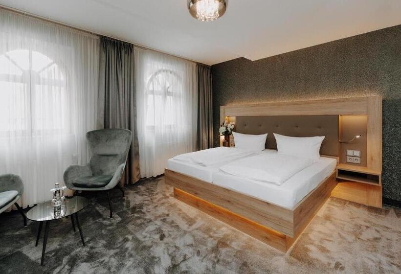 סוויטת ג'וניור, Schwarzer Adler Stendal