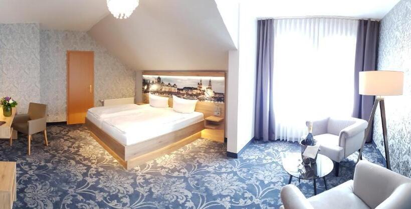 סוויטת ג'וניור, Schwarzer Adler Stendal