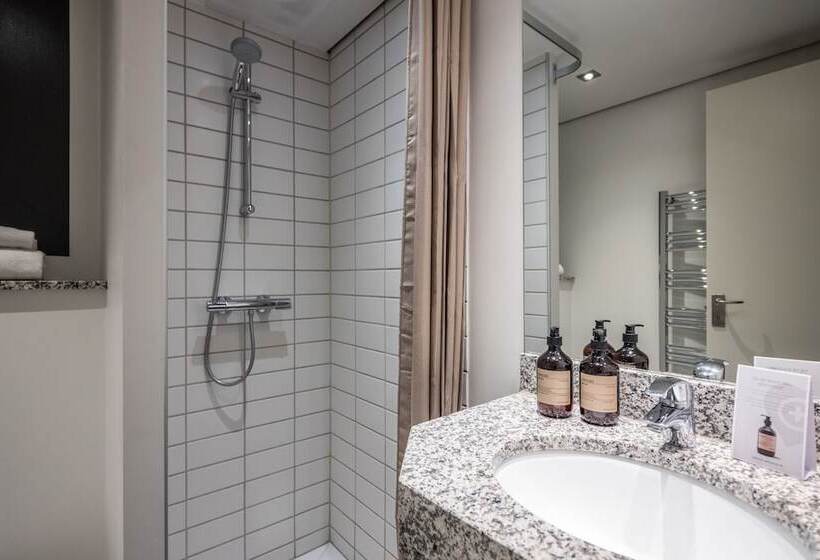 غرفة عائلية, Pier 5