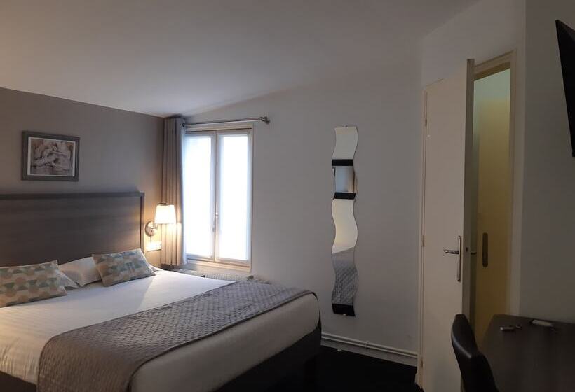 Номер Стандарт, Aerotel Versailles Saint Cyr  L Etape Du Silence