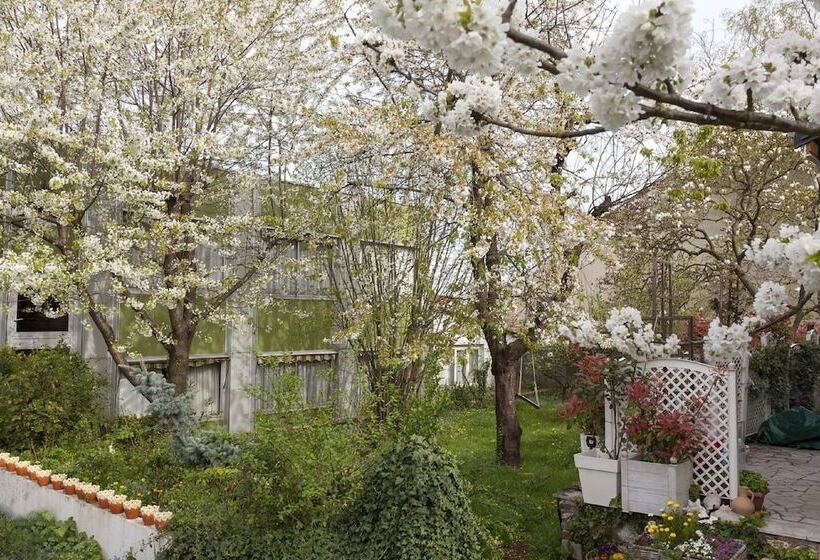 Номер Стандарт Трехместный, Aerotel Versailles Saint Cyr  L Etape Du Silence