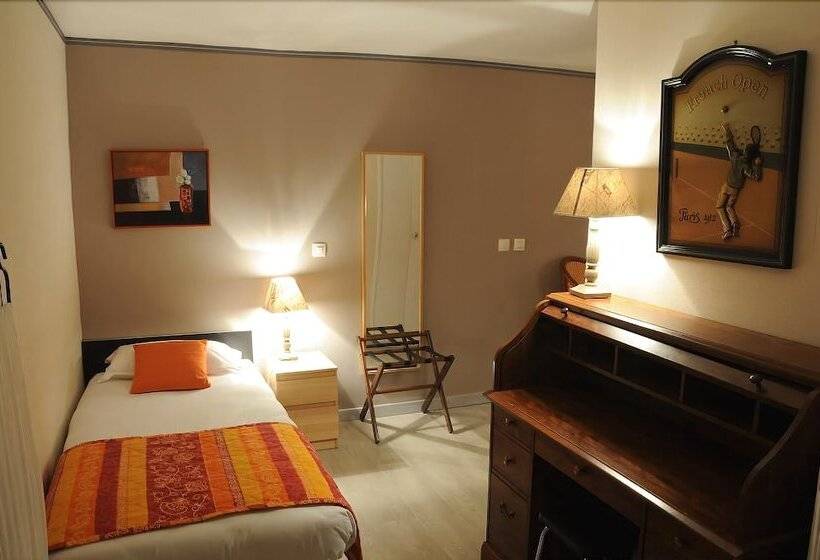 Номер Стандарт Трехместный, Aerotel Versailles Saint Cyr  L Etape Du Silence