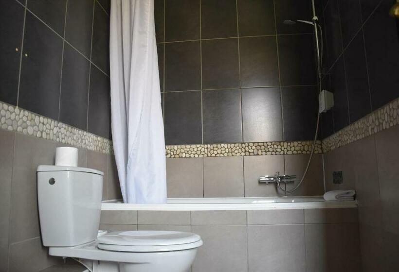 Номер Стандарт Трехместный, Adonis Sanary Grand Hôtel Des Bains