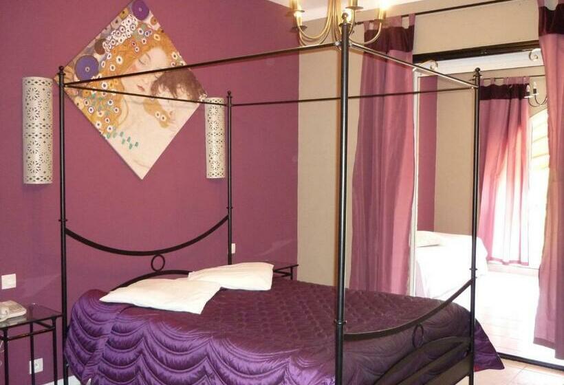 Номер Стандарт Трехместный, Adonis Sanary Grand Hôtel Des Bains