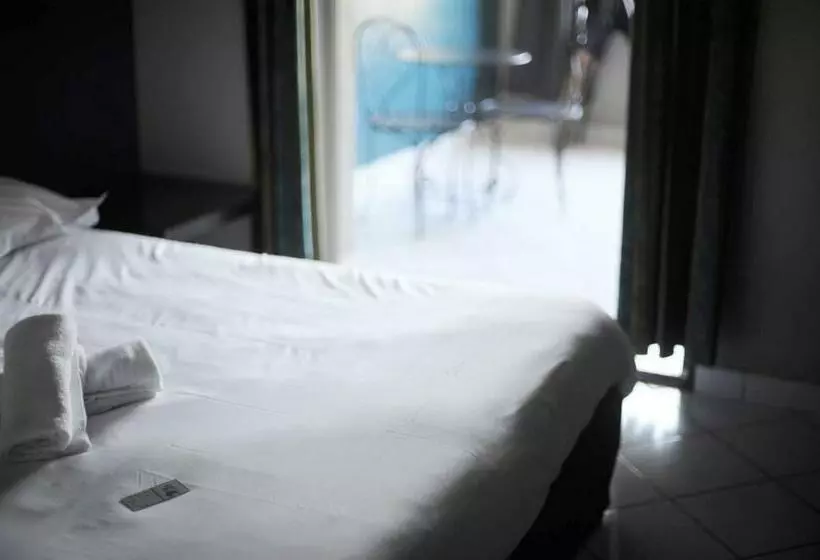 コンフォートルーム, Adonis Sanary Grand Hôtel Des Bains
