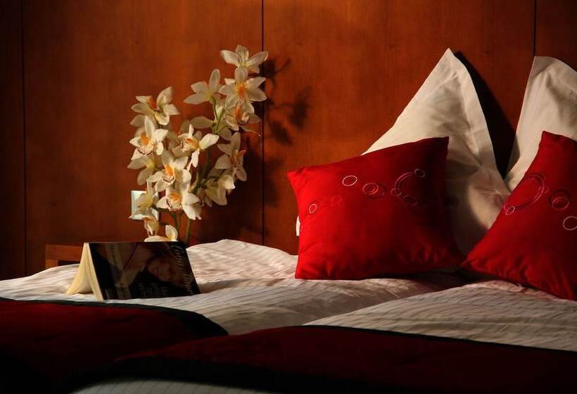 Люкс, Au Nid De Cigognes