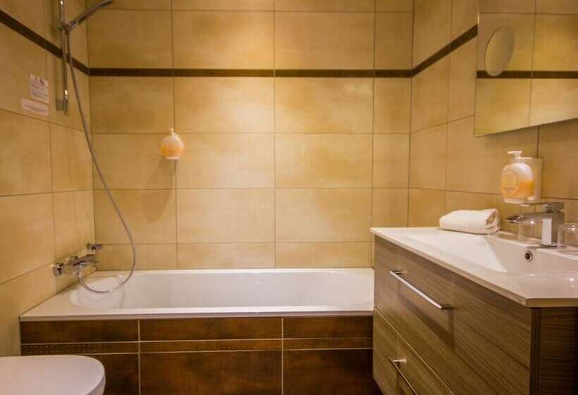 Номер Стандарт, Au Nid De Cigognes