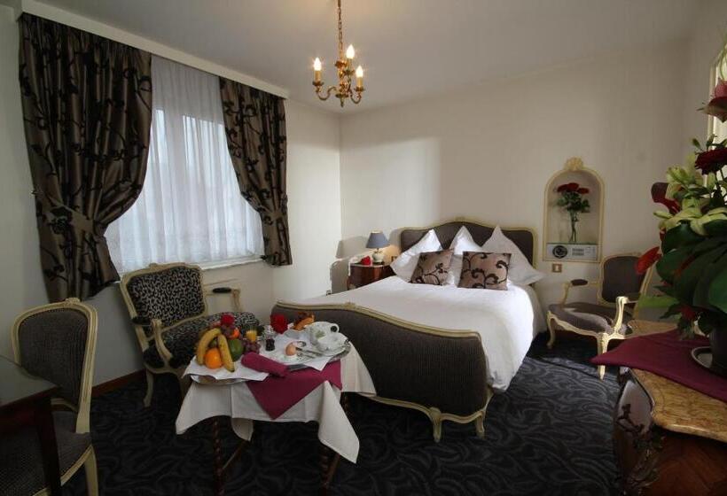 Номер Комфорт, Au Nid De Cigognes