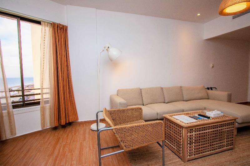 سوییت اجرایی, Bm Beach