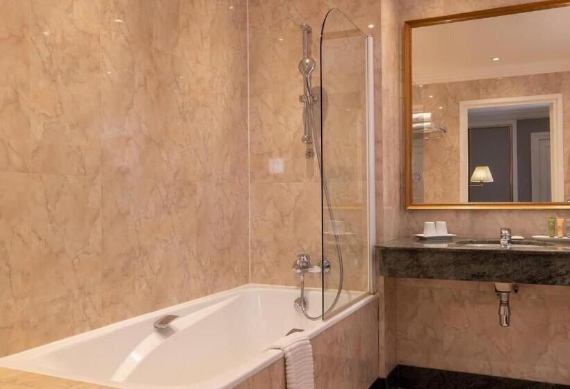 سوئیت با چشمانداز, Le Littre