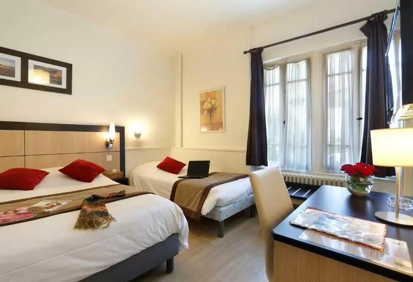 Standard Kolmen Hengen Huone, Les Marronniers