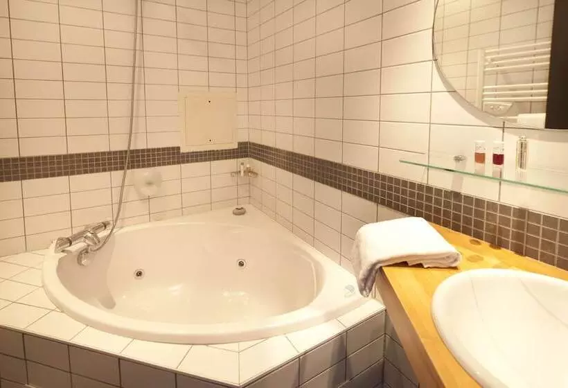 Standard Kolmen Hengen Huone, Le Grand Hotel Du Hohwald