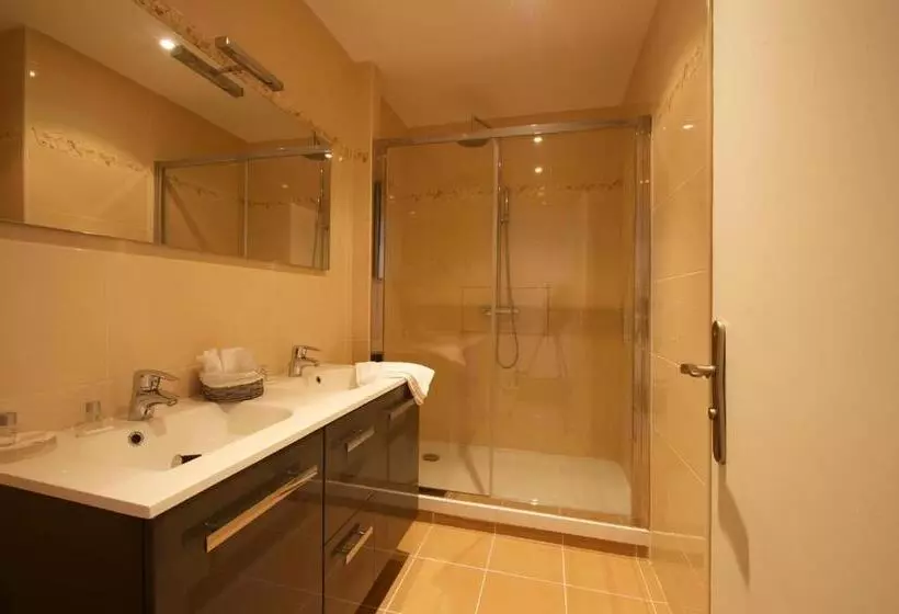 Comfort room with garden view, Auberge De L'etoile