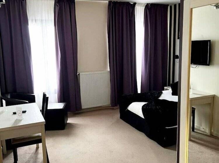 Полулюкс, Auberge De L'etoile