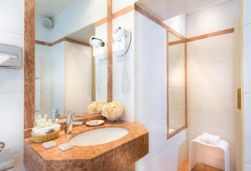 スーペリアールーム, Dauphine Saint Germain