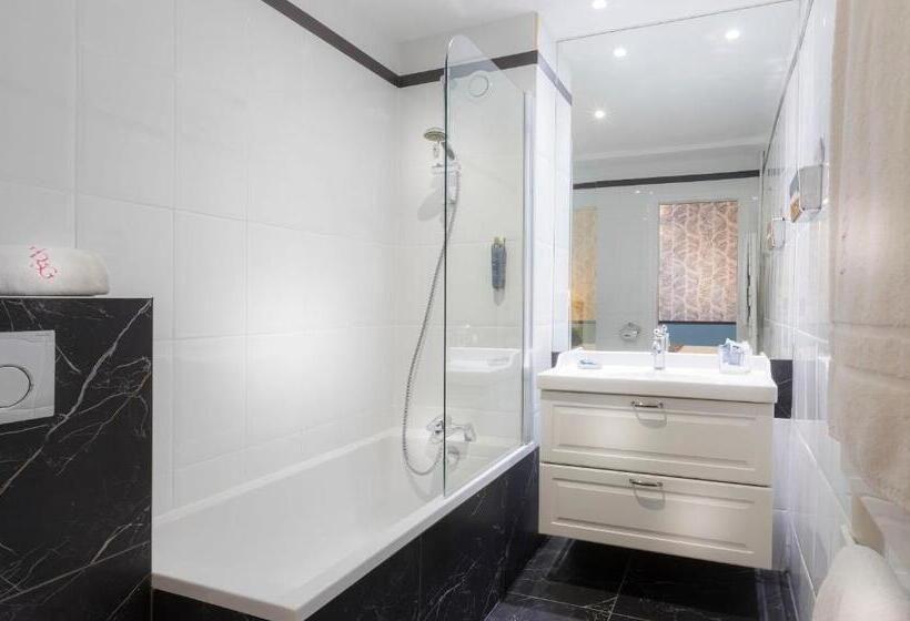 スタンダードルーム, Dauphine Saint Germain