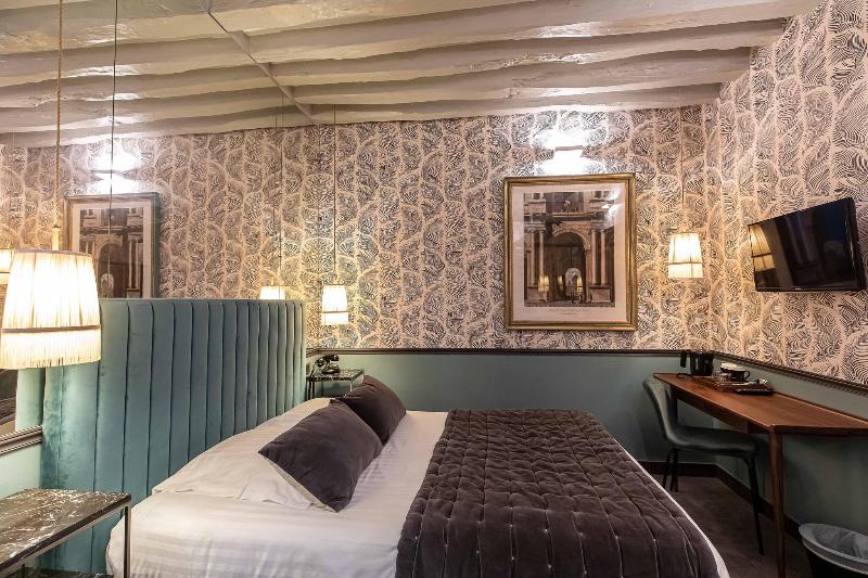 スタンダードルーム, Dauphine Saint Germain