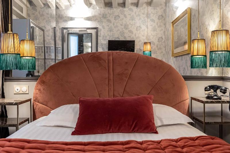 スタンダードルーム, Dauphine Saint Germain