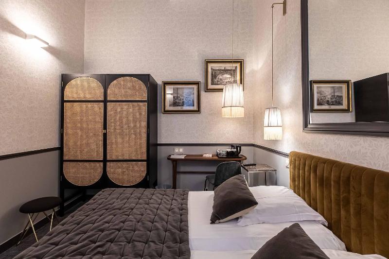 スーペリアールーム, Dauphine Saint Germain