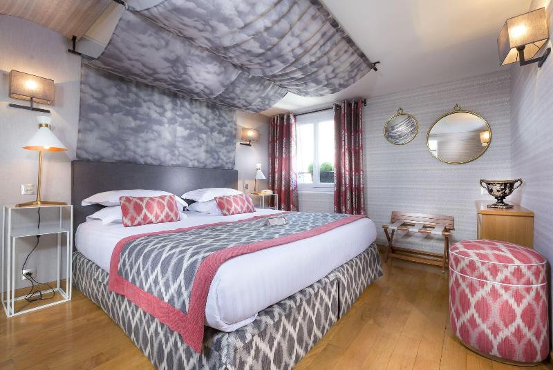 ジュニアスイート, Dauphine Saint Germain