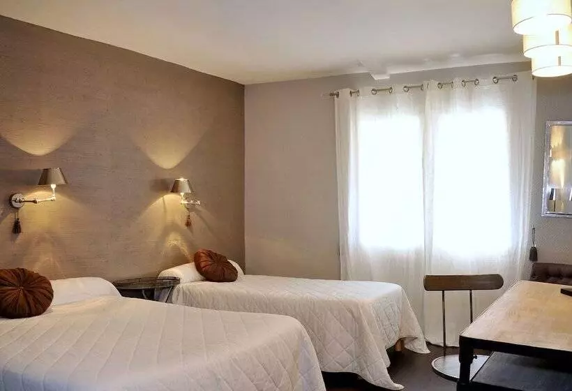 Chambre Triple Standard, Du Commerce